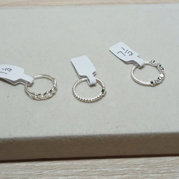 NWOT Set of 3 Fashion Jewelry Silver/White Tone Slim Womens Rings Size 7 1/2 #3 - Picture 7 of 10